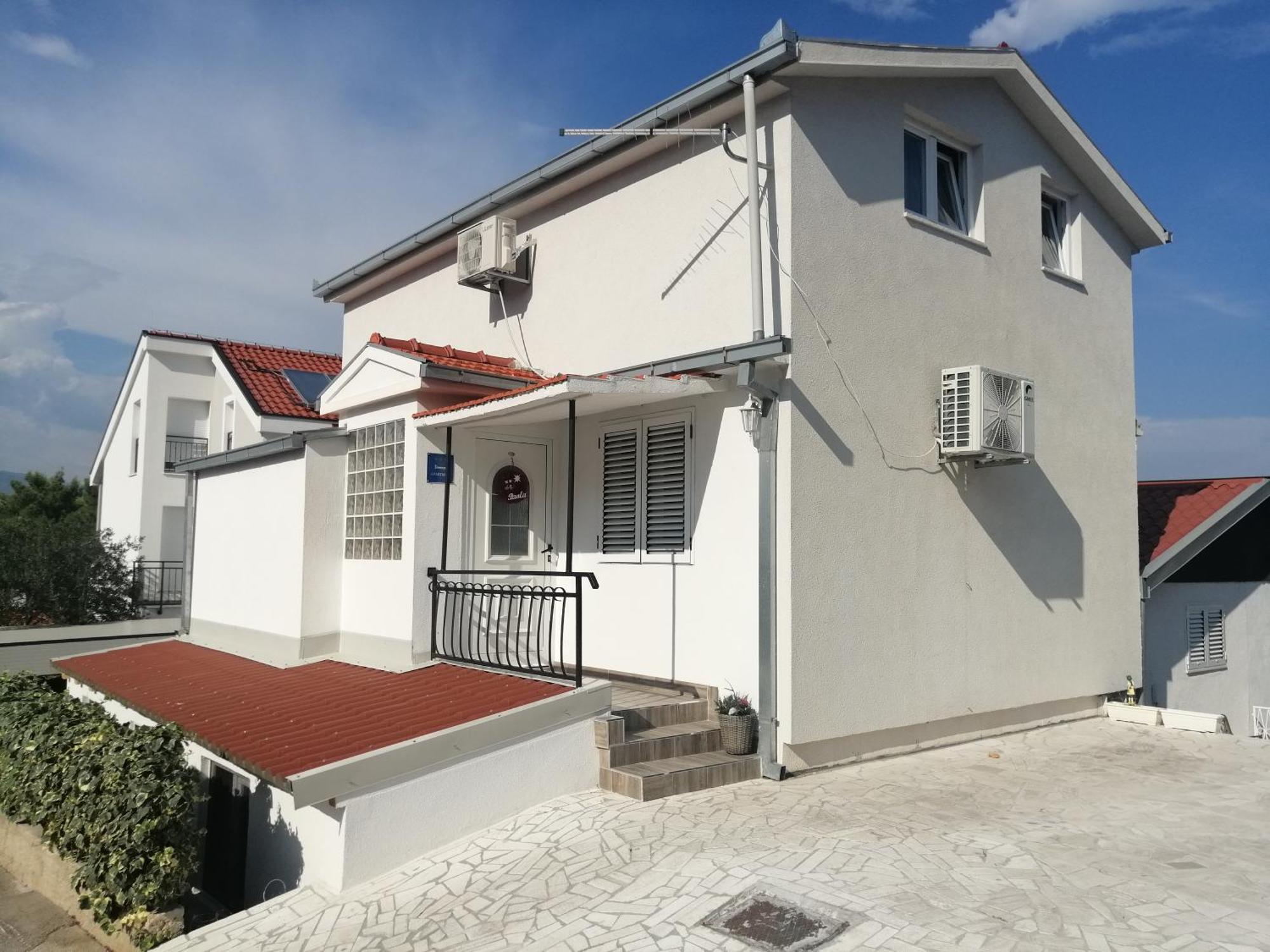 Apartments Paola Trogir Bilik gambar