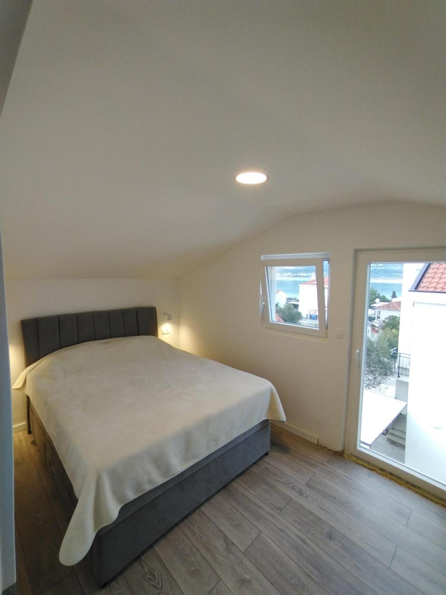 Apartments Paola Trogir Bilik gambar